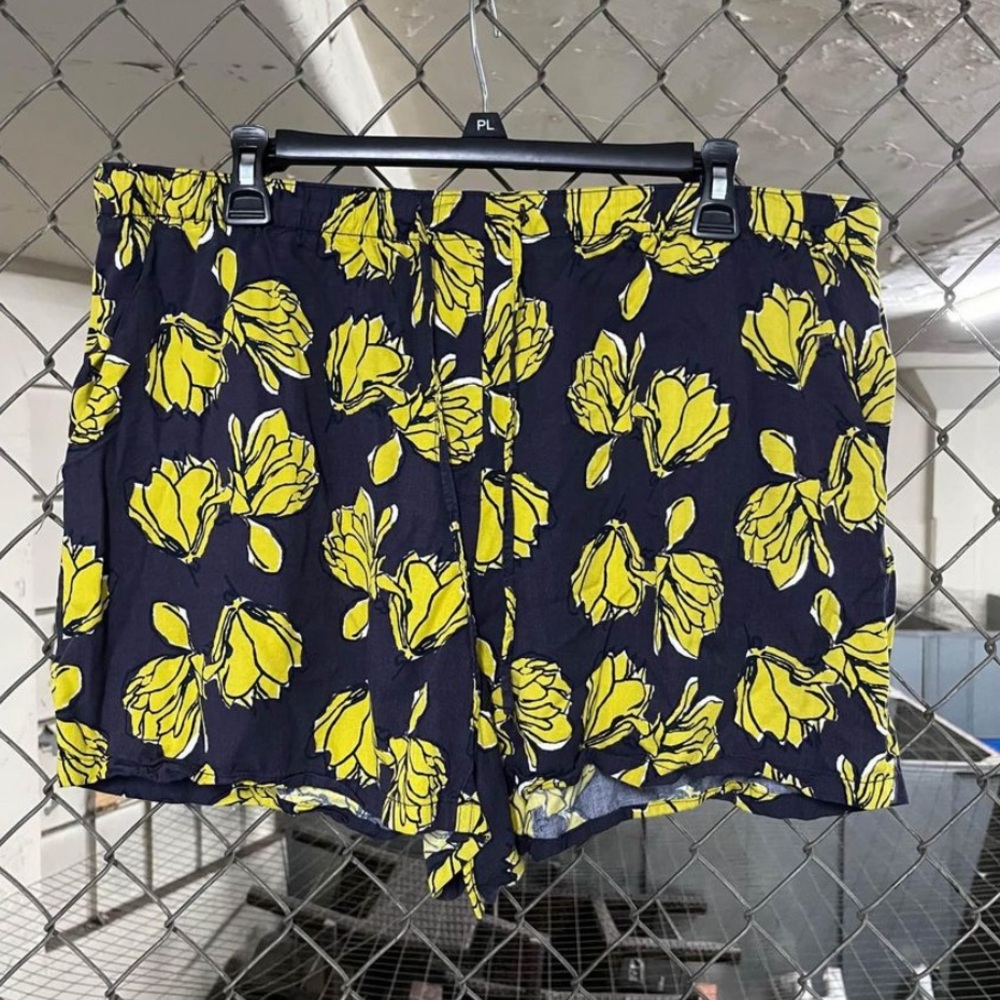 Women's GAP Shorts Size XL